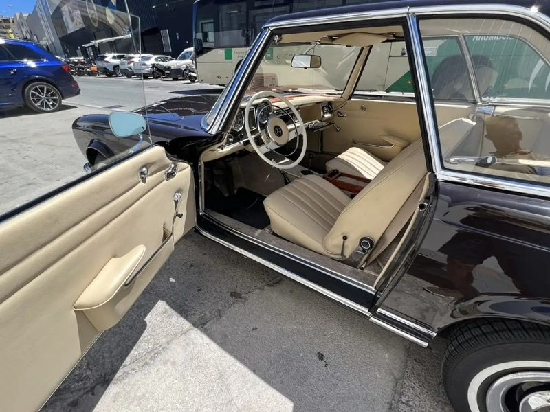 Mercedes-Benz SL • 1963 • 90,000 km 2