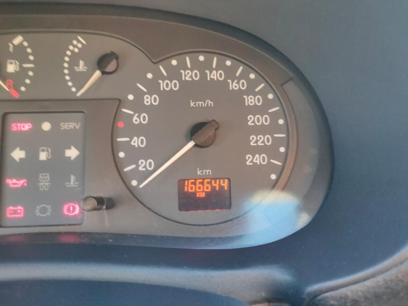 Renault Clio • 2000 • 166,644 km 6