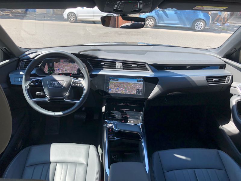 Audi e-tron • 2021 • 20,900 km 6