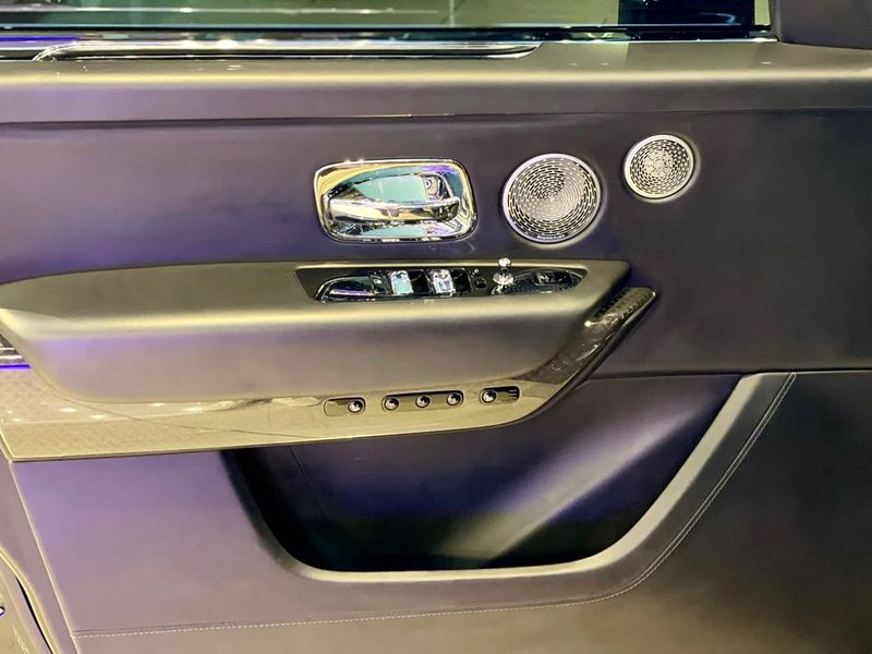 Rolls-Royce Cullinan • 2021 • 48,600 km 22