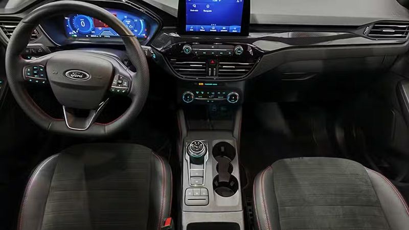 Ford Kuga • 2024 • 8,806 km 2