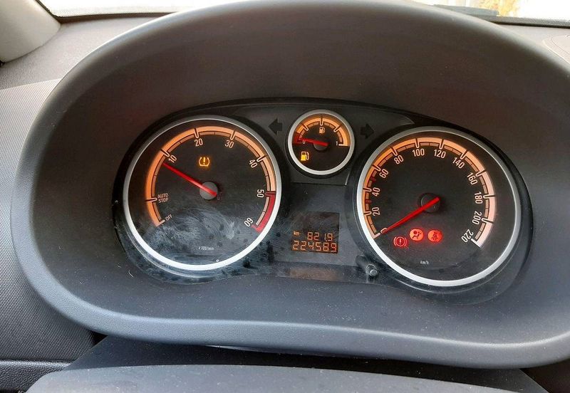 Opel Corsa • 2014 • 249,999 km 2