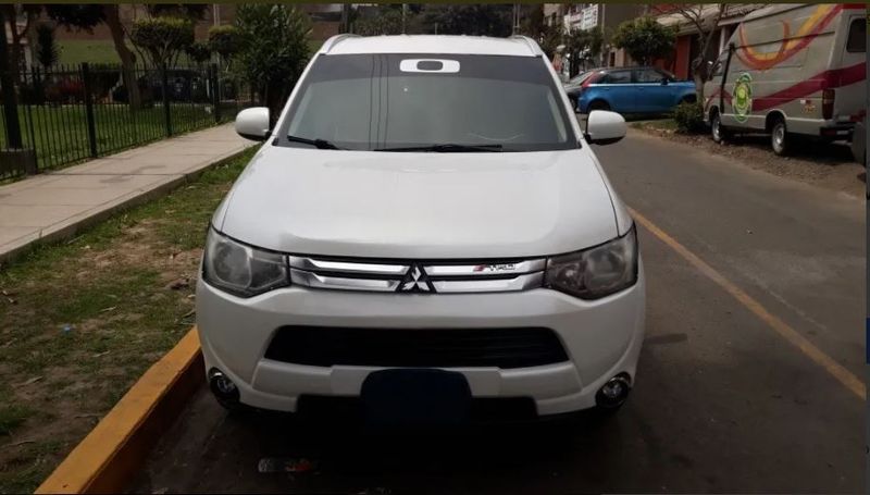 Mitsubishi Outlander • 2015 • 120,000 km 3