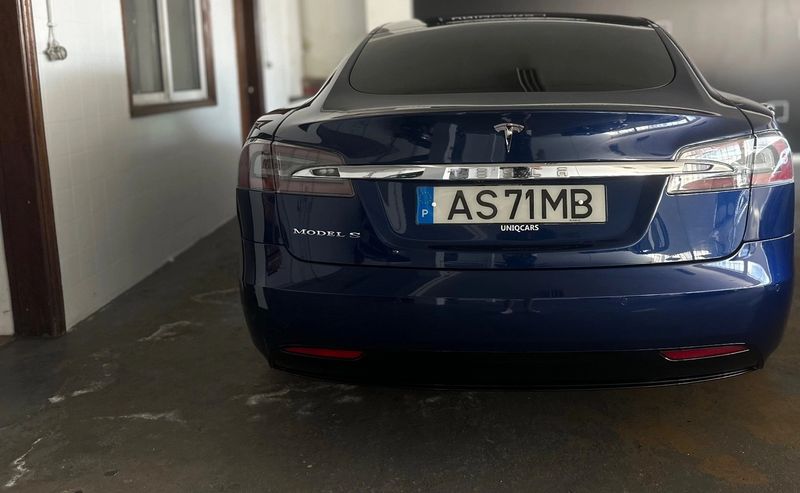 Tesla Model S • 2017 • 159,240 km 2