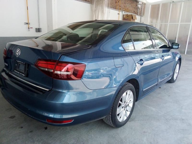 Volkswagen Jetta • 2017 • 63,000 km 11