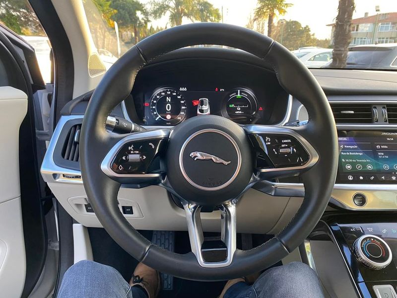 Jaguar I-PACE • 2019 • 120,000 km 3