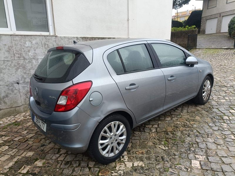 Opel Corsa • 2008 • 175,000 km 3