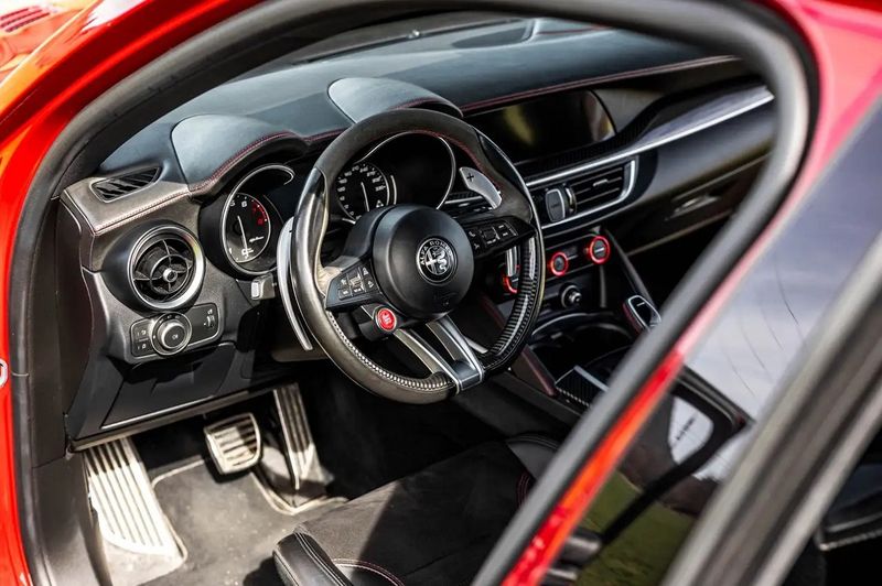 Alfa Romeo Stelvio • 2017 • 51,000 km 8