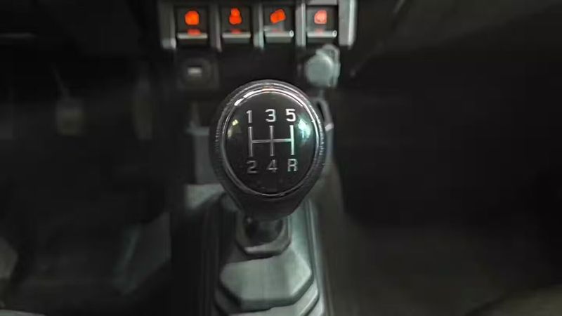Suzuki Jimny • 2023 • 33,649 km 10