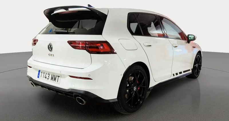 Volkswagen Golf • 2024 • 26,682 km 3