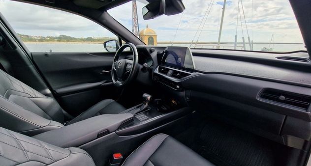 Lexus UX • 2022 • 44,000 km 13