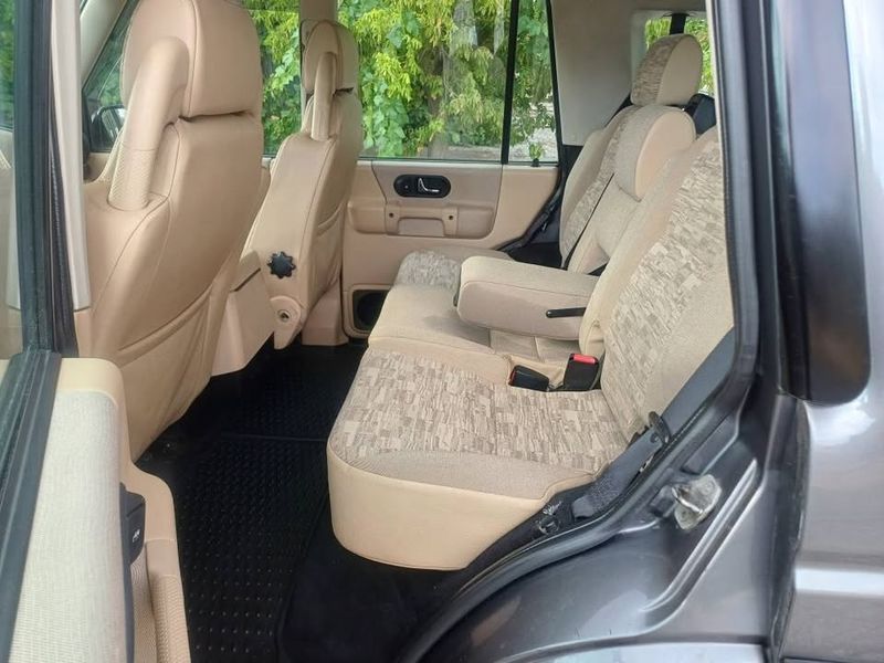 Land Rover Discovery • 2003 • 249,000 km 6