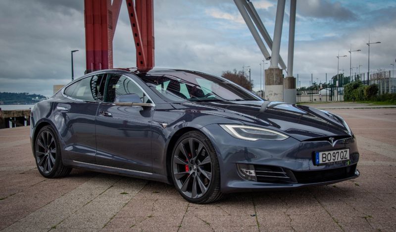 Tesla Model S • 2020 • 70,000 km 3