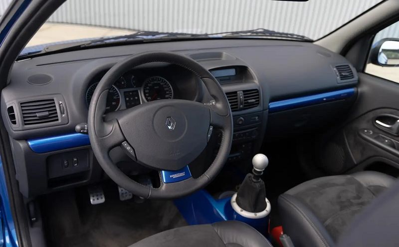 Renault Clio • 2003 • 24,500 km 5