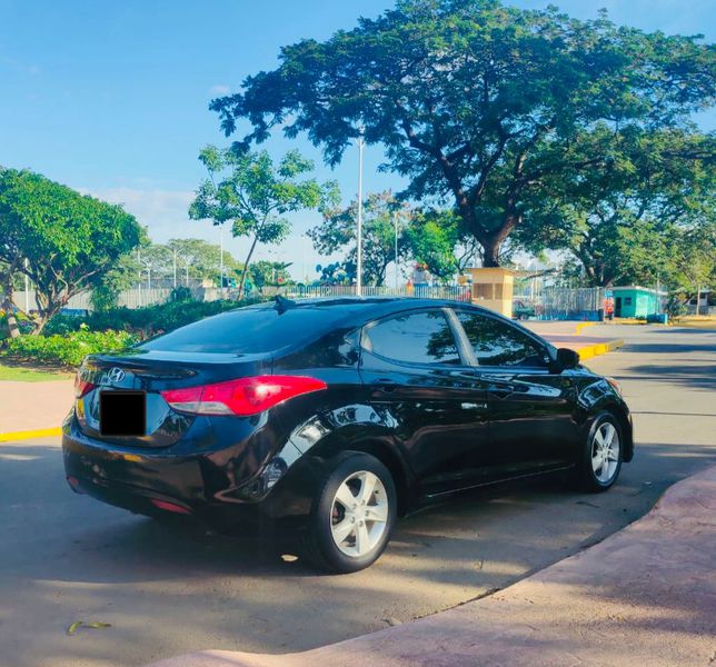 Hyundai Elantra • 2012 • 123,456 km 5