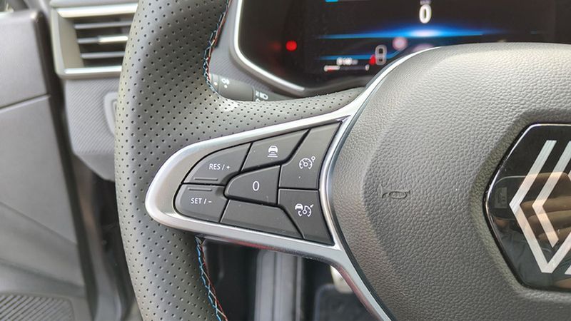 Renault Clio • 2024 • 1,020 km 18