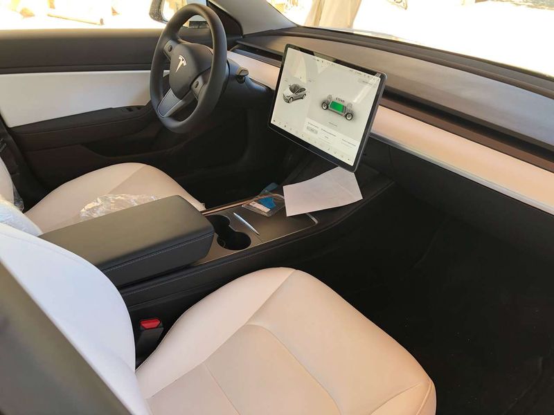 Tesla Model 3 • 2021 • 49,000 km 4