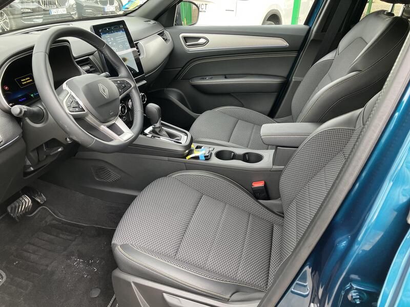 Renault Clio • 2024 • 3,800 km 15