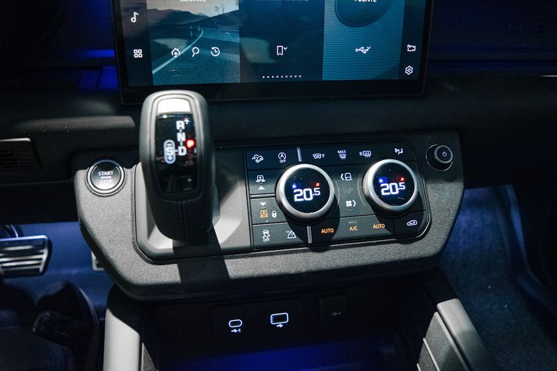 Land Rover Defender • 2024 • 900 km 13