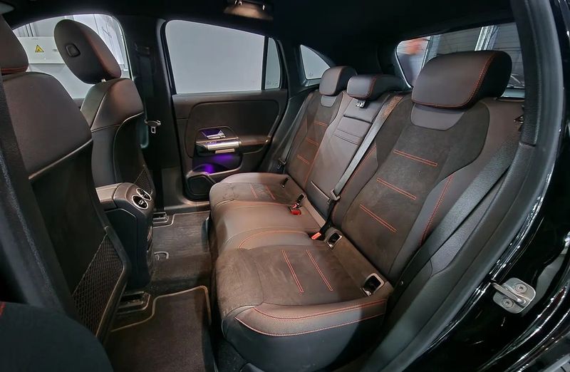 Mercedes-Benz A • 2025 • 5,652 km 8