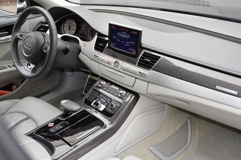 Audi S8 • 2013 • 162,000 km 7