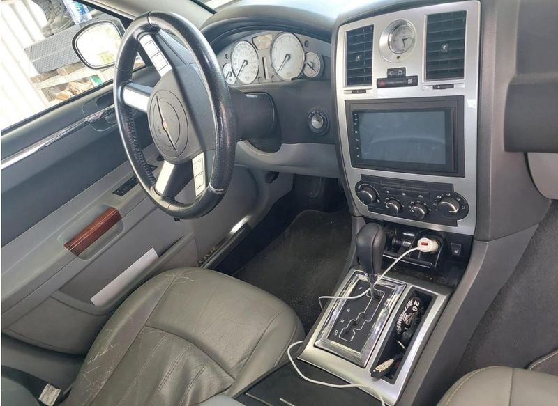 Chrysler 300 • 2008 • 250,000 km 4