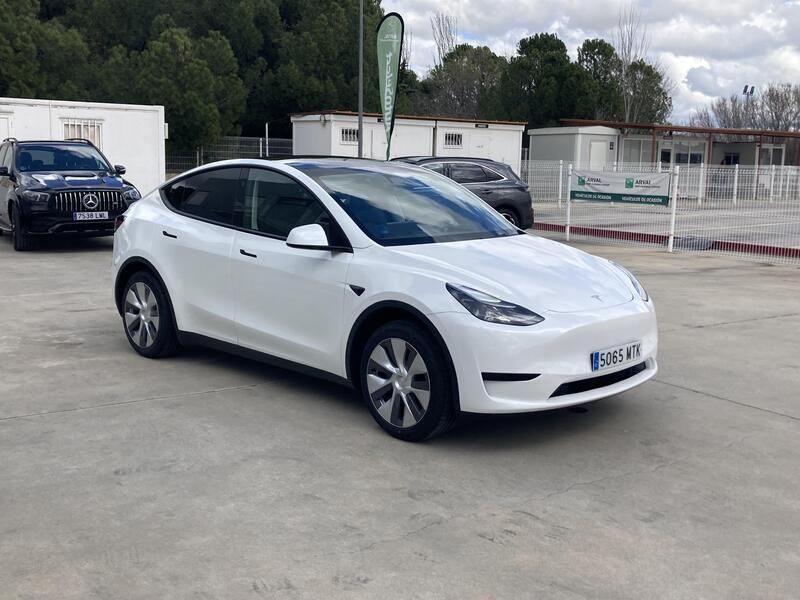 Tesla Model Y • 2024 • 2,458 km 8