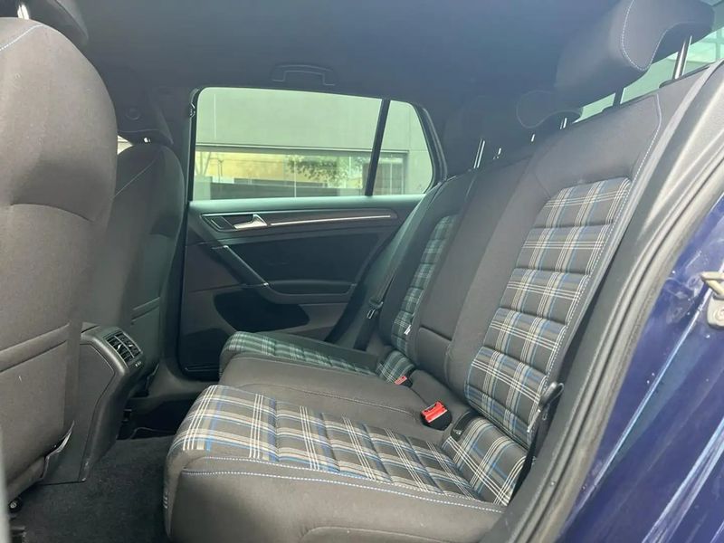 Volkswagen Golf • 2017 • 80,000 km 4