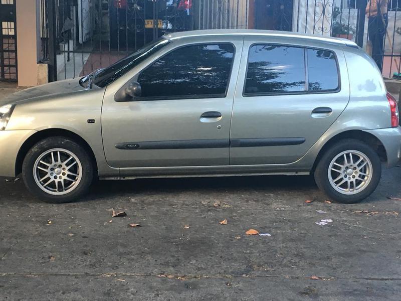 Renault Clio • 2015 • 94,000 km 7