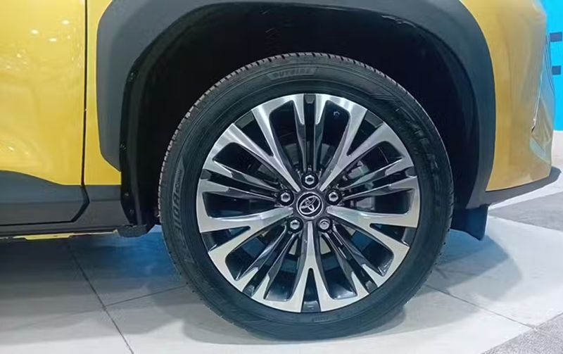 Toyota Yaris • 2023 • 13,473 km 13