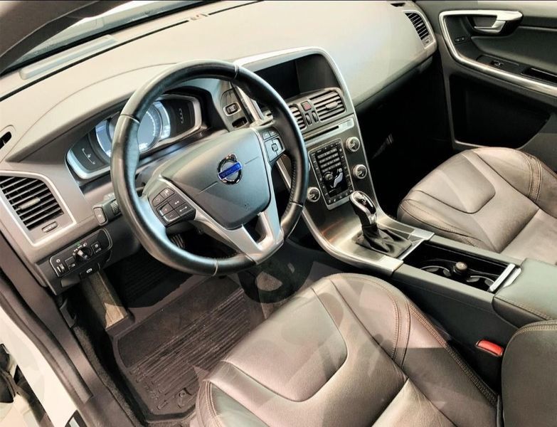 Volvo XC60 • 2016 • 106,000 km 3