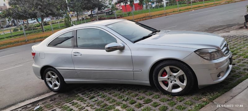 Mercedes-Benz C Sportcoupé • 2009 • 117,000 km 4