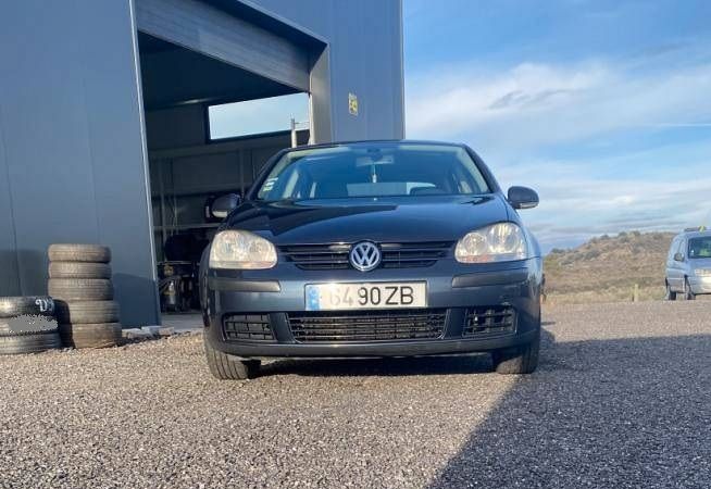 Volkswagen Golf • 2004 • 182,000 km 1