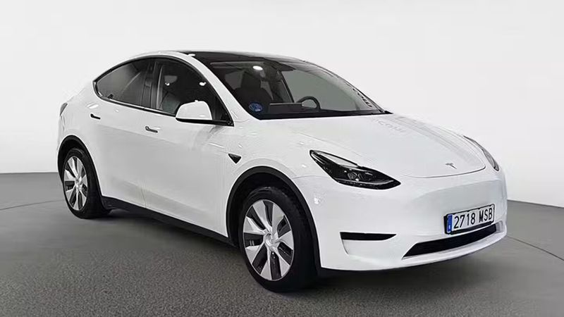 Tesla Model Y • 2024 • 16,942 km 3