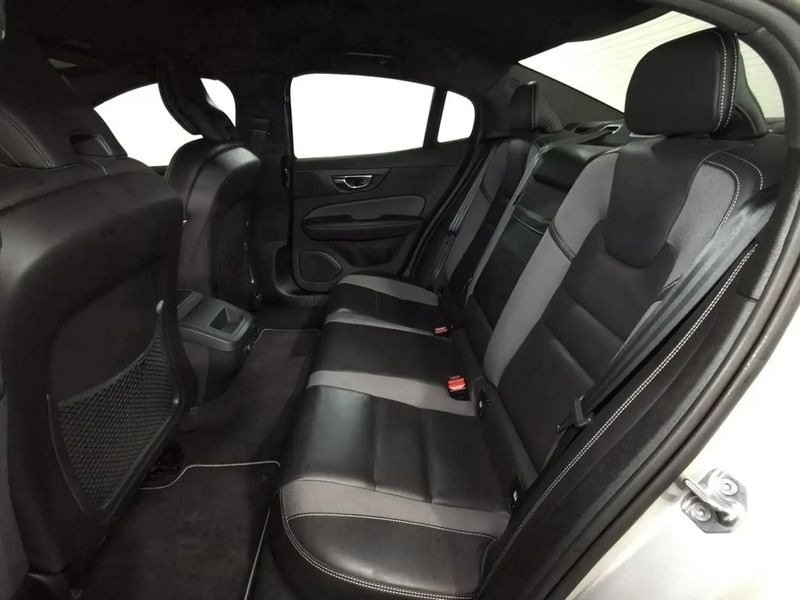 Volvo S60 • 2020 • 52,950 km 8