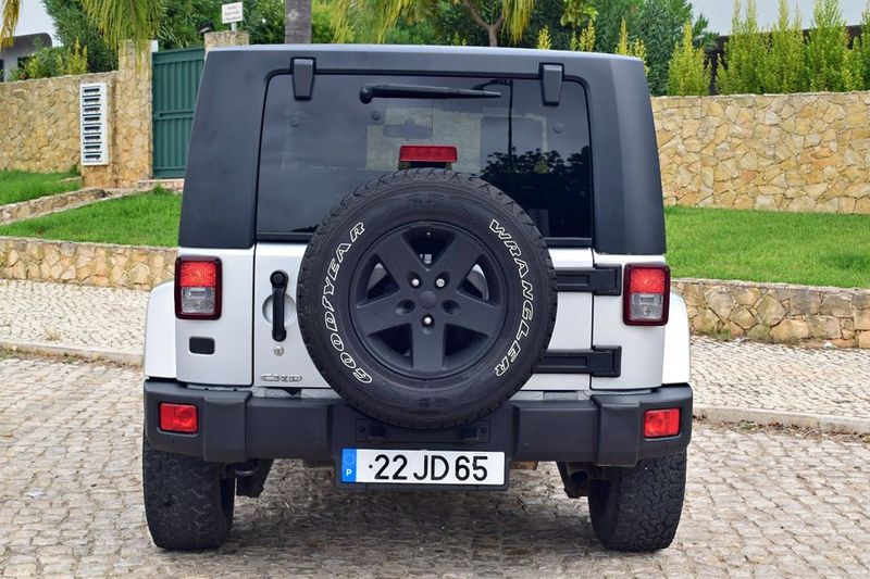 Jeep Wrangler • 2010 • 98,000 km 8
