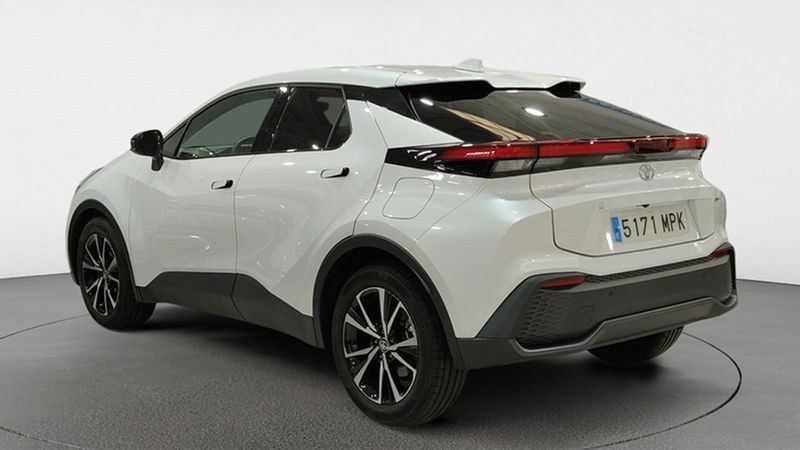 Toyota C-HR • 2024 • 5,179 km 3