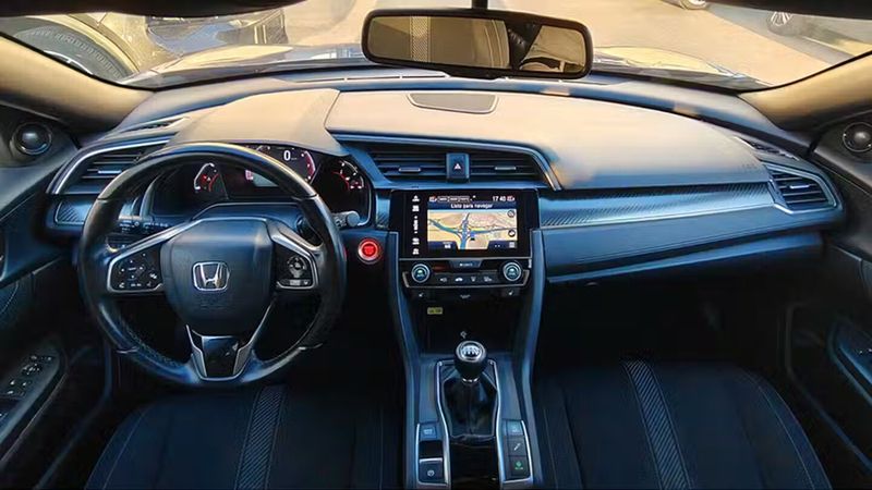 Honda Civic • 2018 • 123,324 km 6