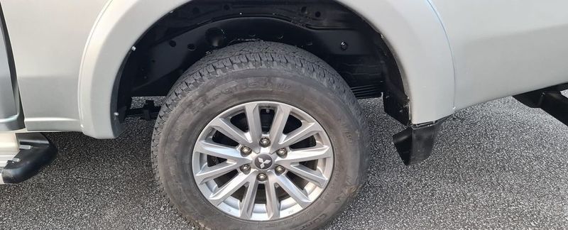 Mitsubishi L200 • 2015 • 290,000 km 3