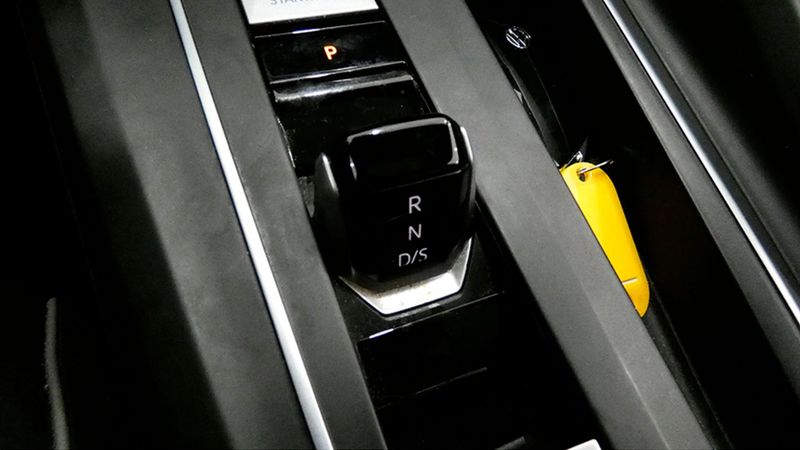 Volkswagen Golf • 2021 • 91,897 km 5