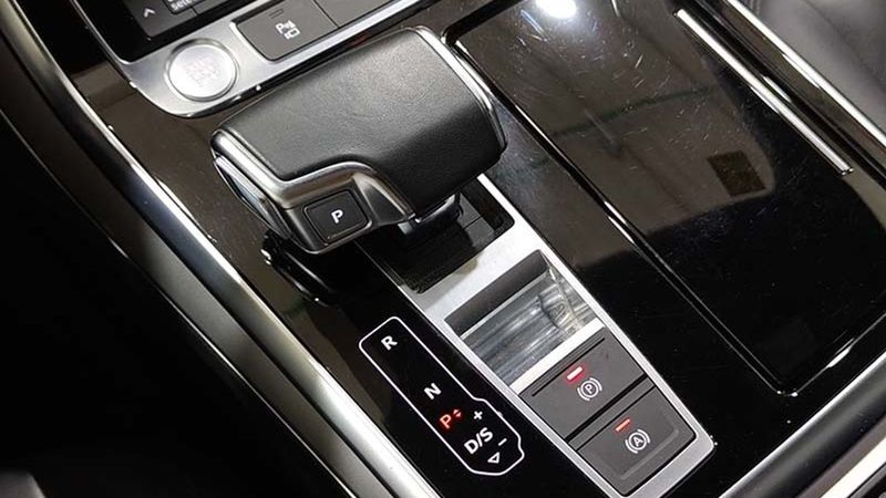 Audi Q7 • 2020 • 53,648 km 12