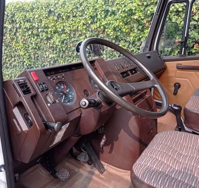 Mercedes-Benz 190 E • 1990 • 190,000 km 5