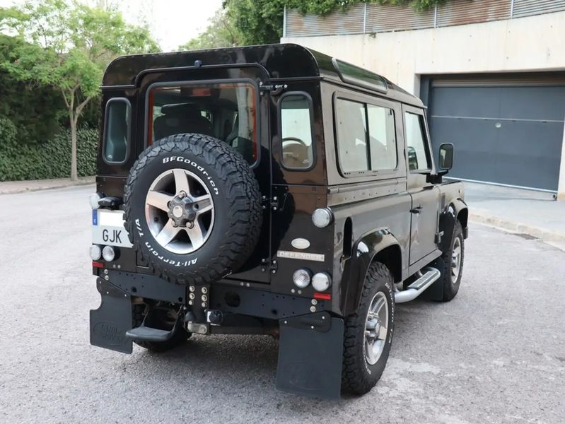 Land Rover Defender • 2008 • 118,000 km 4