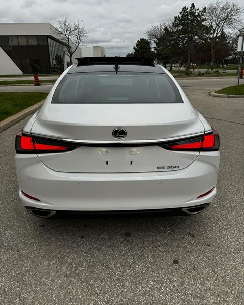 Lexus ES 350 • 2022 • 68,000 km 2