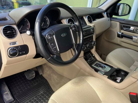 Land Rover Discovery • 2014 • 167,000 km 3