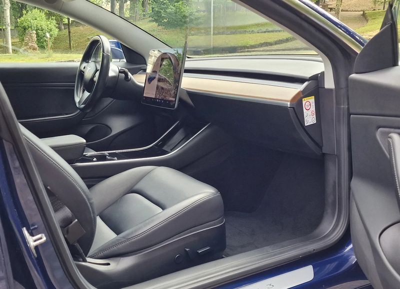 Tesla Model 3 • 2019 • 104,000 km 10