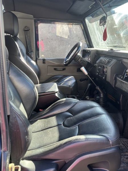 Land Rover Defender • 2000 • 133,000 km 3