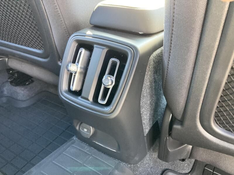 Volvo XC40 • 2023 • 16,708 km 24