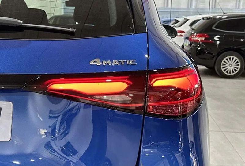 Mercedes-Benz GLC-Class • 2023 • 14,000 km 9