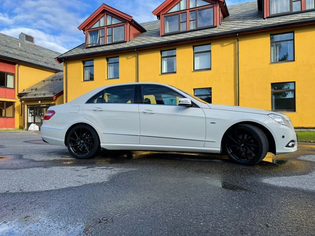 Mercedes-Benz E-Class • 2009 • 187,000 km 1